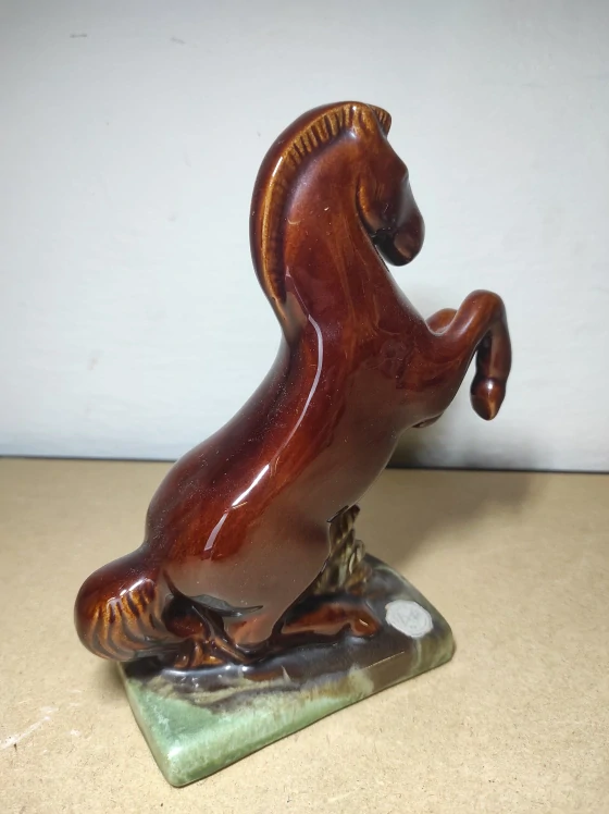 Keramická soška koně, Jihokera Bechyně 