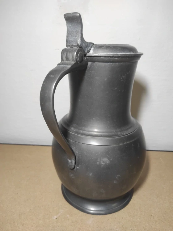 Cínový velký džbán 