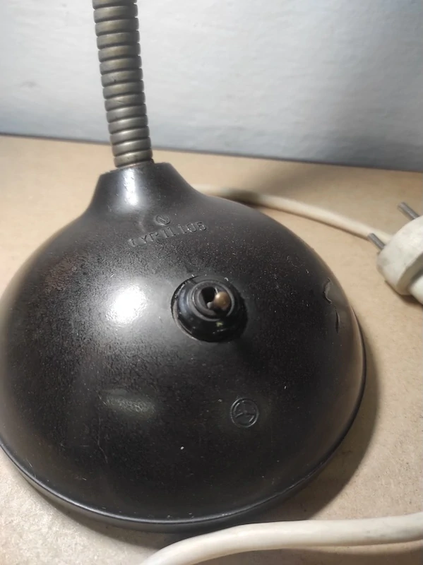 Retro bakelitová lampička 