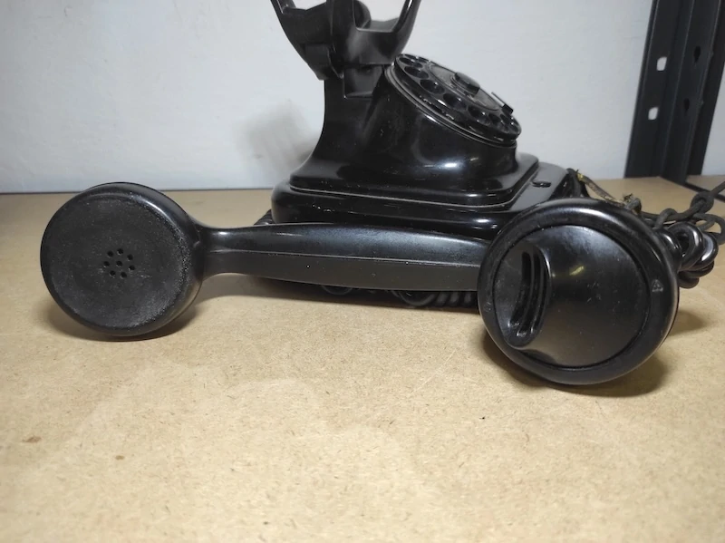 Bakelitový telefon - Tesla 