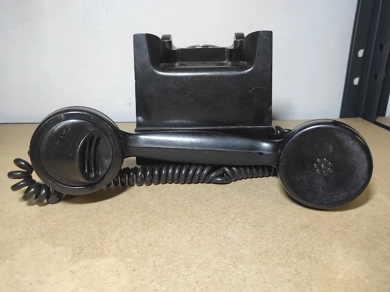 Starý bakelitový telefon - Tesla 