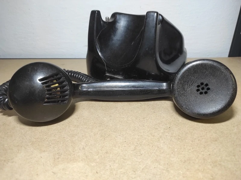 Bakelitový telefon - Tesla 