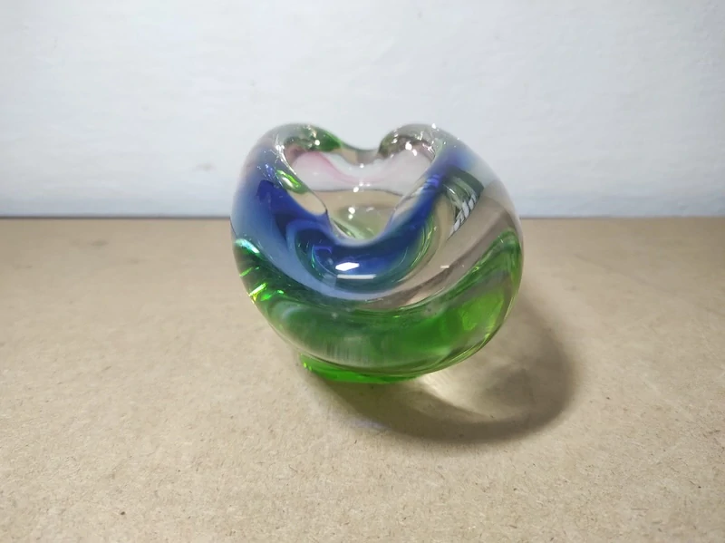 Popelník hutní sklo 