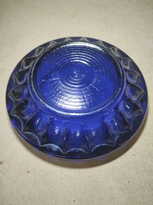 Kobaltový skleněný popelník 