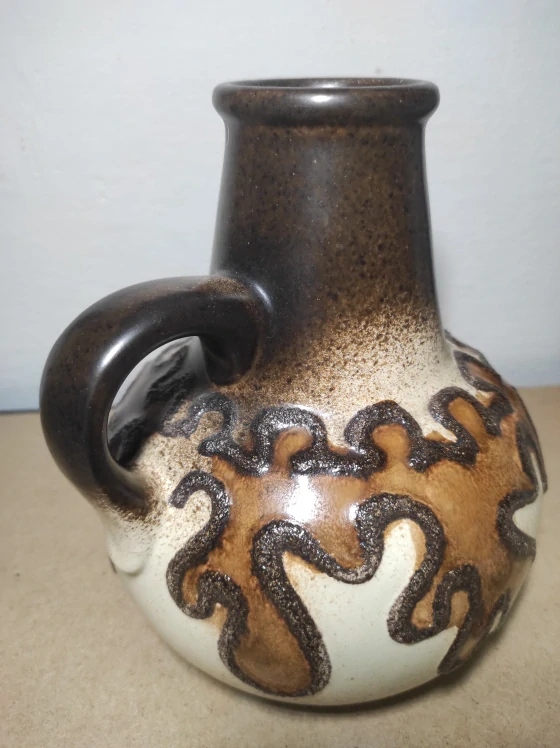 Krásný keramický retro džbán 