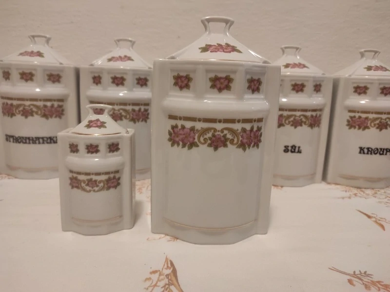 Porcelánové kořenky 