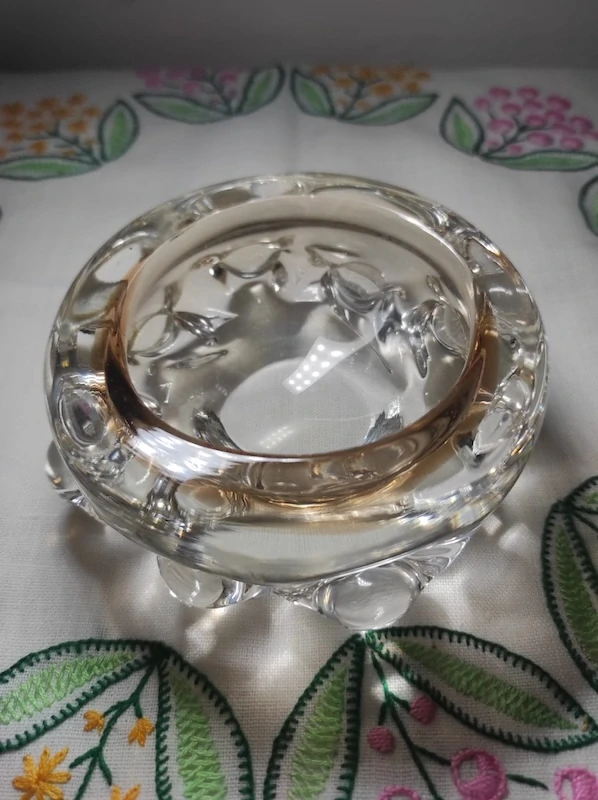 Hutní sklo - košík/popelník 