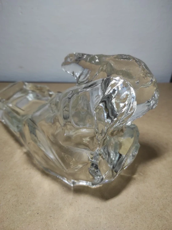 Skleněný popelník lední medvědi