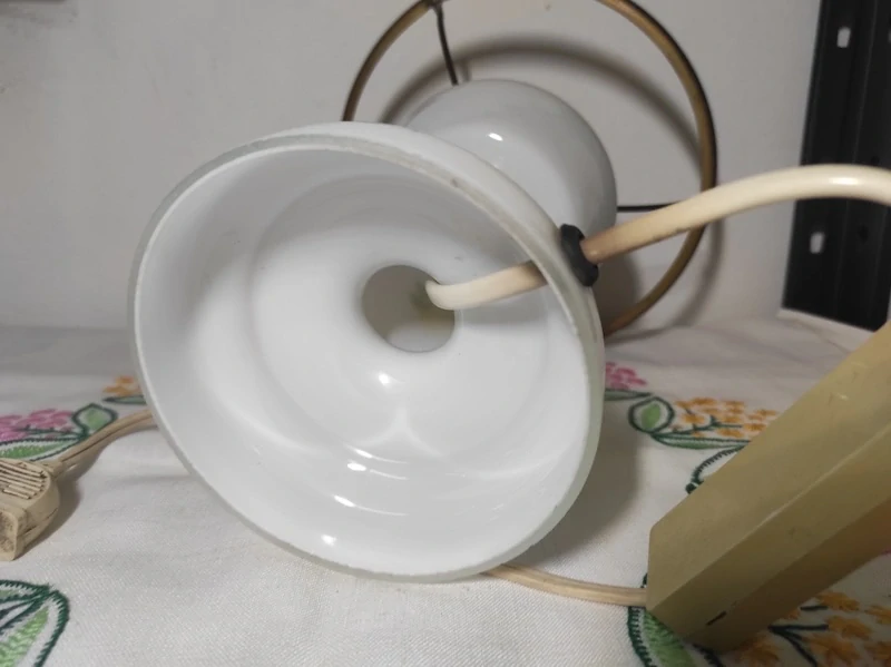 Retro elektrická lampička 