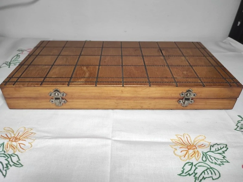 Staré dřevěné šachy 