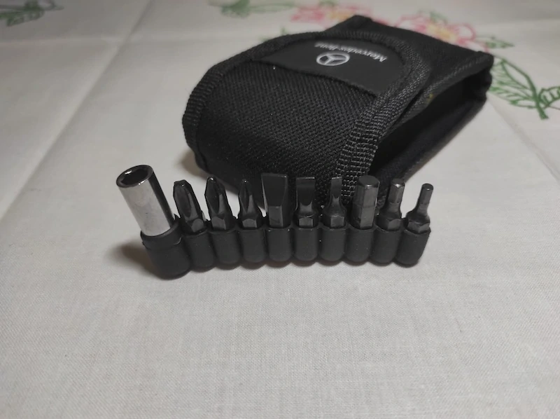 Multifunkční nůž Mercedes