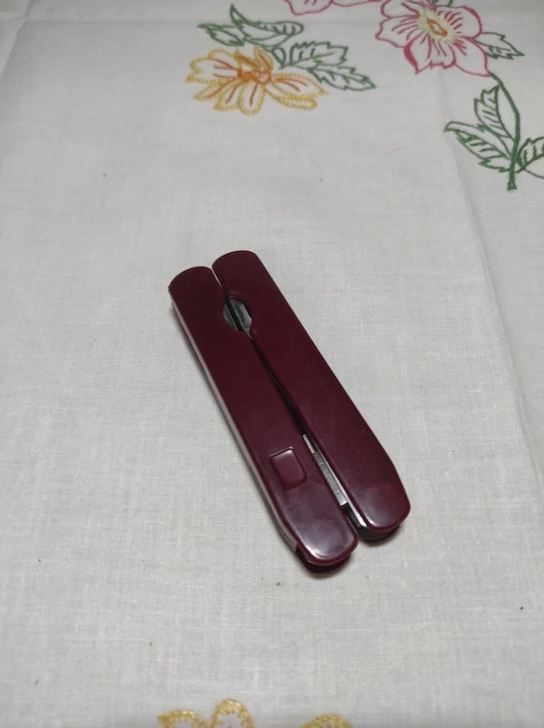 Multifunkční kapesní nůž 