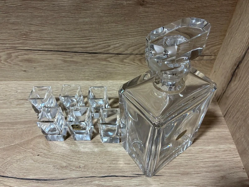 Elegantní skleněná karafa s panáky Bohemia Glass