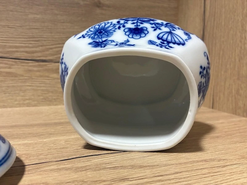 Porcelánová dóza na čaj – cibulák