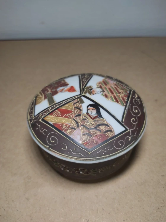 Stará japonská dóza 