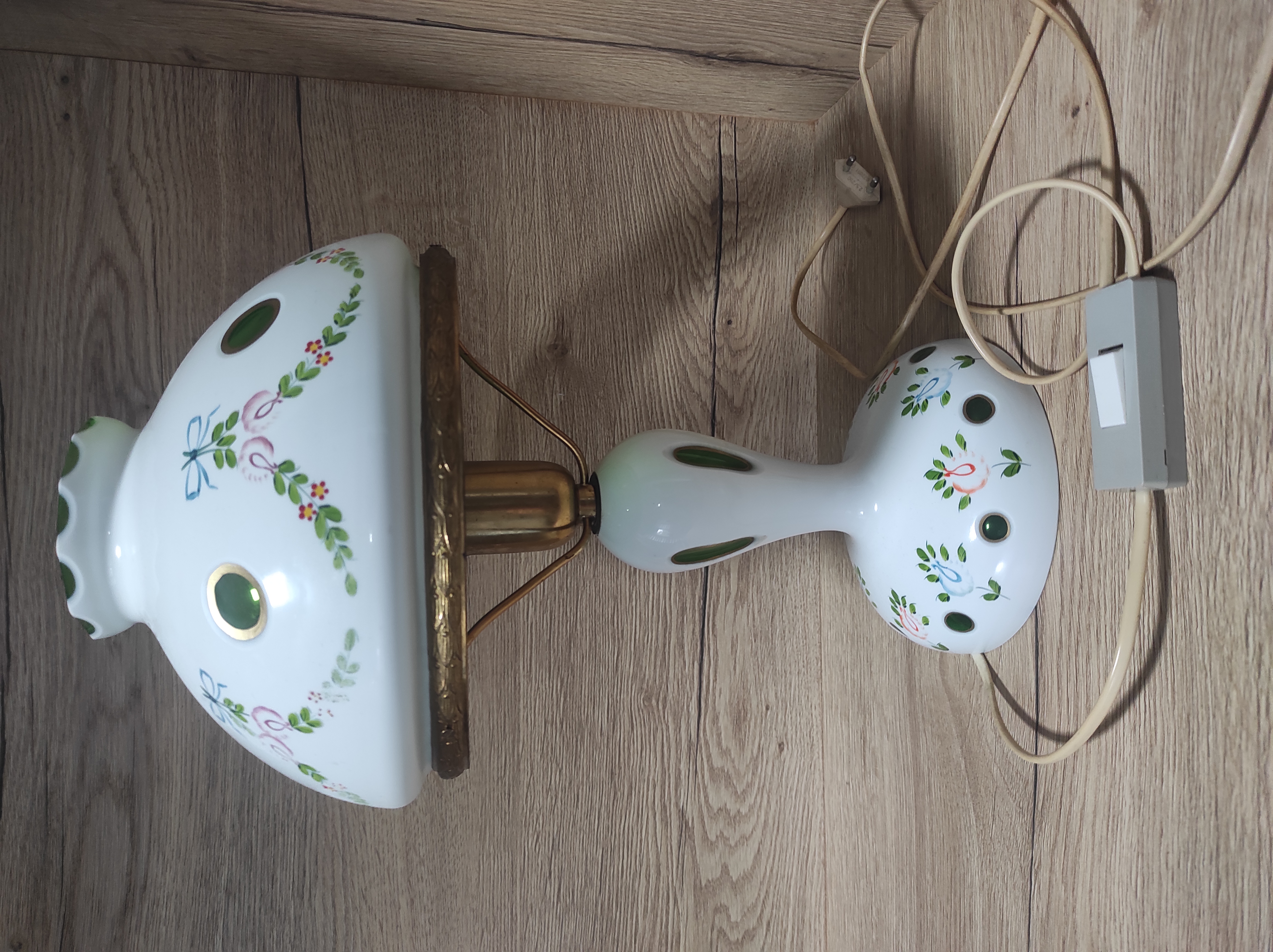 Krásná stolní lampička, přejímané sklo