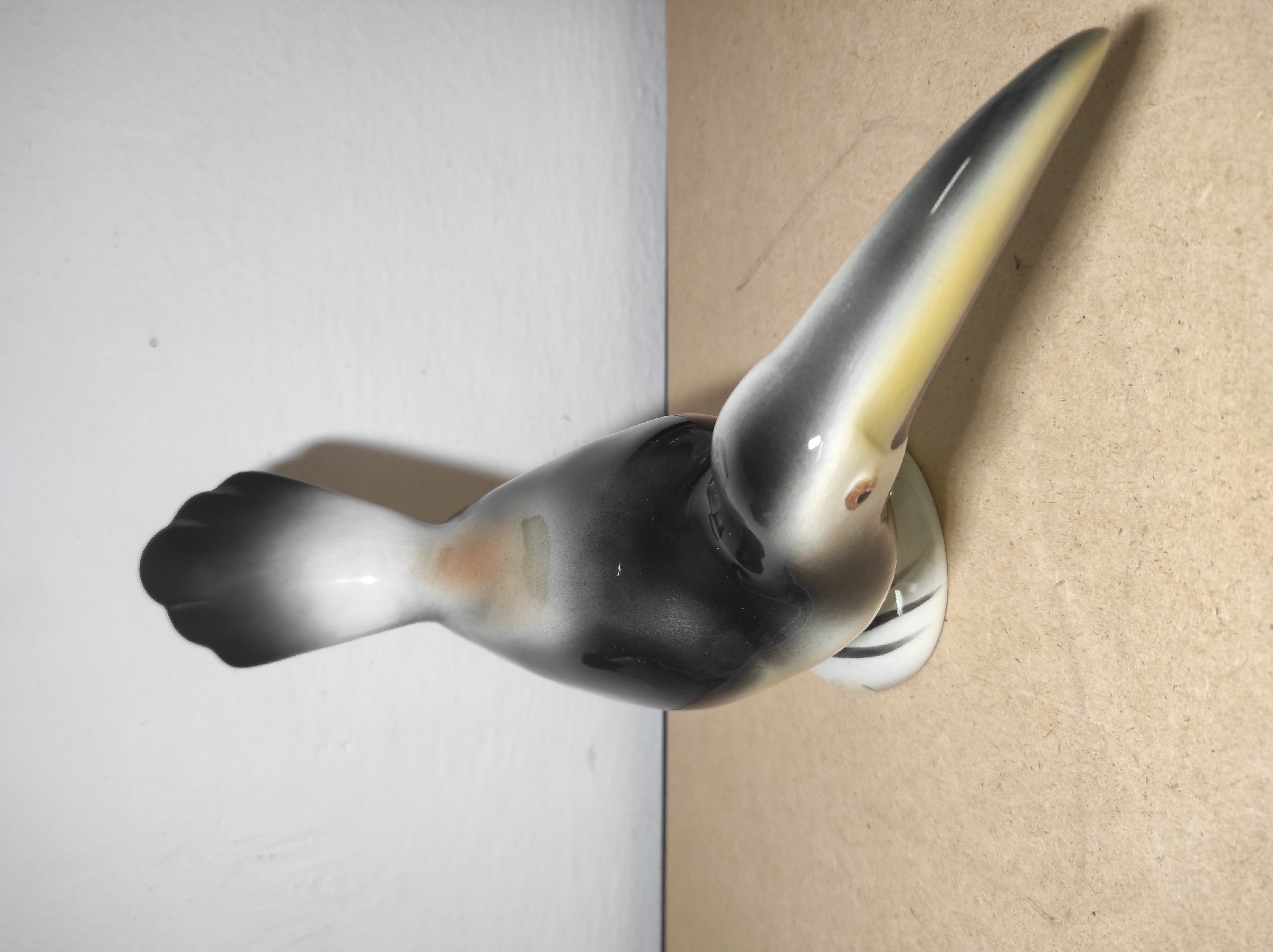 Jihokera keramická soška tukan 