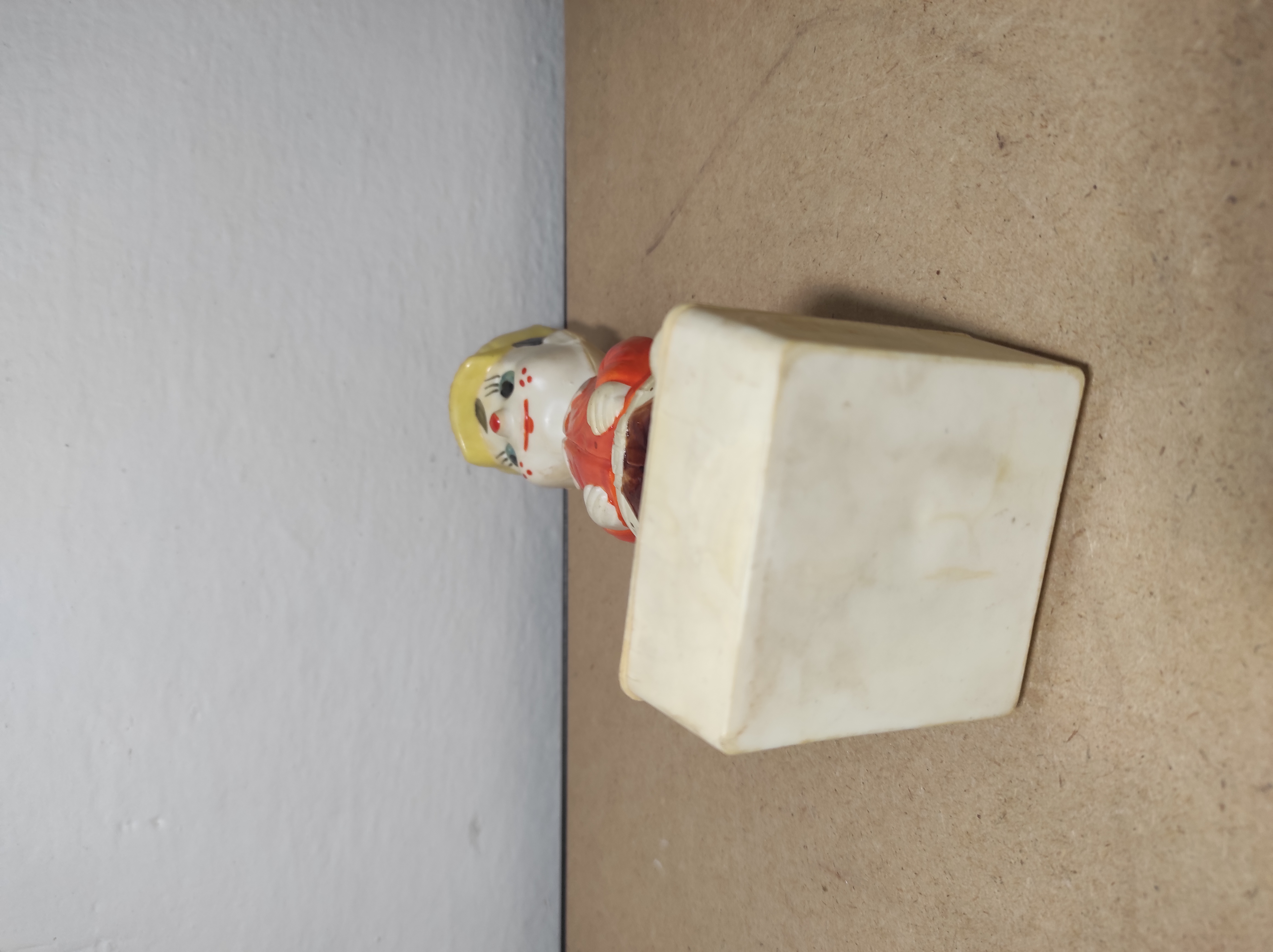 Retro čůrající chlapeček - hračka