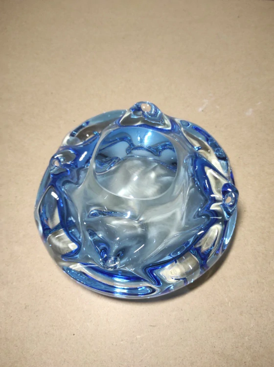 Popelník hutní sklo