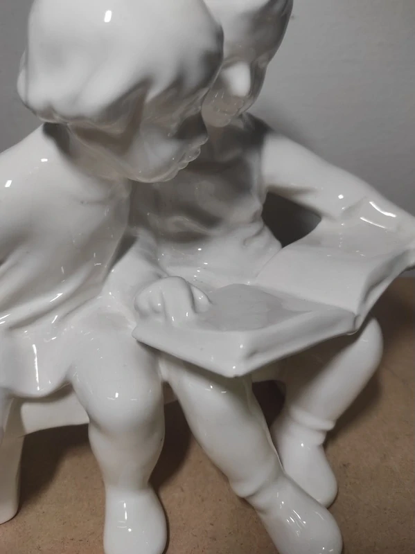 Malý čtenáří - glazovaná keramika