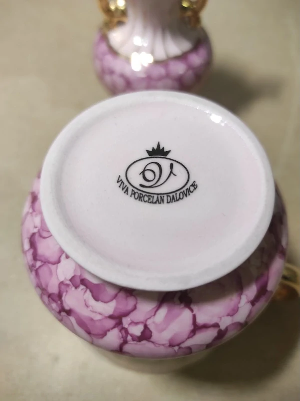 Růžové porcelánové hrnky + vázička Dalovice