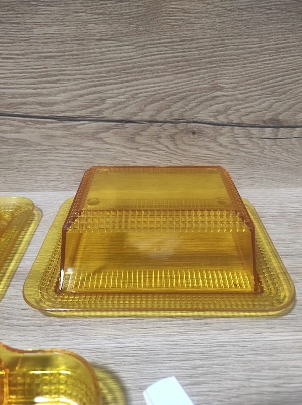 Retro plastová likérka, slánka, máslenka 