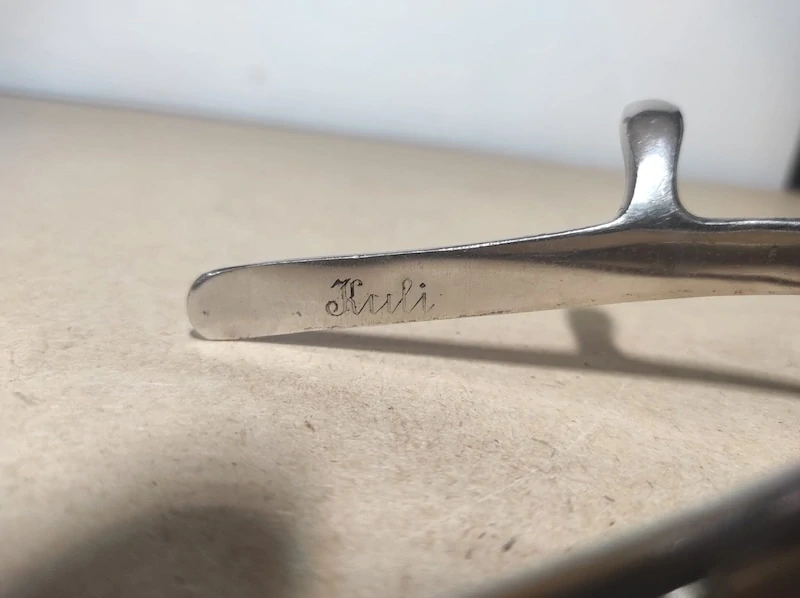 Staré ruční holicí strojky 