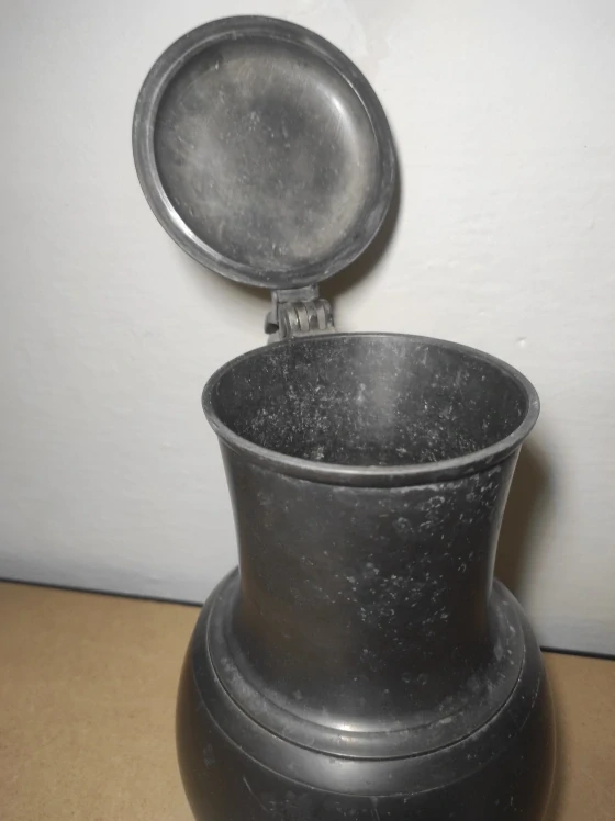 Cínový velký džbán 