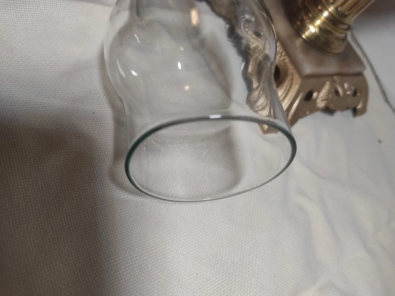 Stará petrolejová stolní lampa 