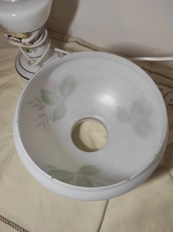 Elektrická lampa ve tvaru petrolejky 