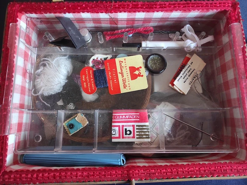 Retro košík na šití 