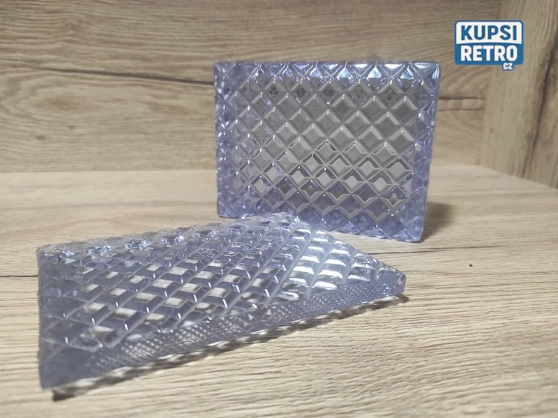 Stará skleněná fialová dóza 