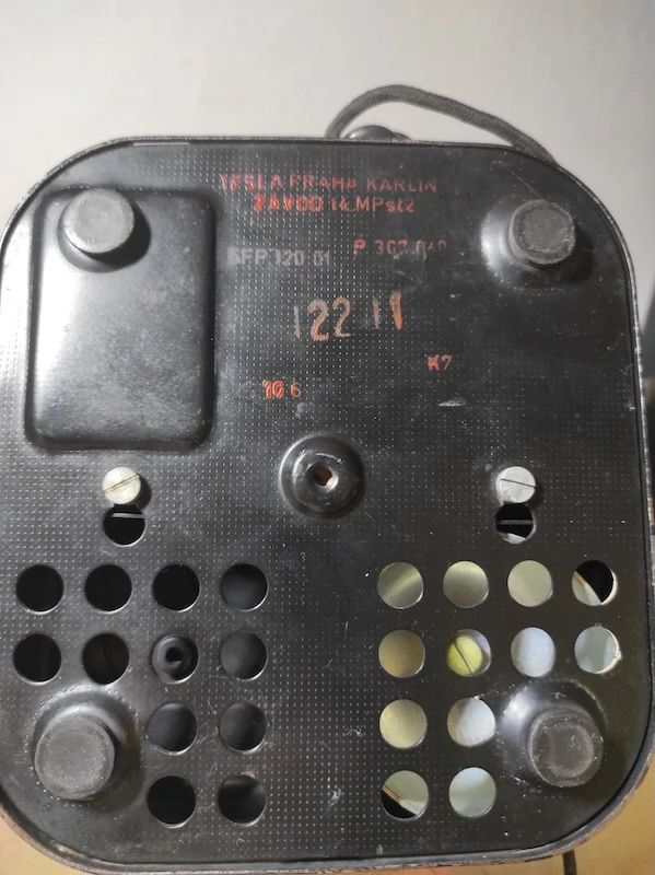 Bakelitový telefon - Tesla 