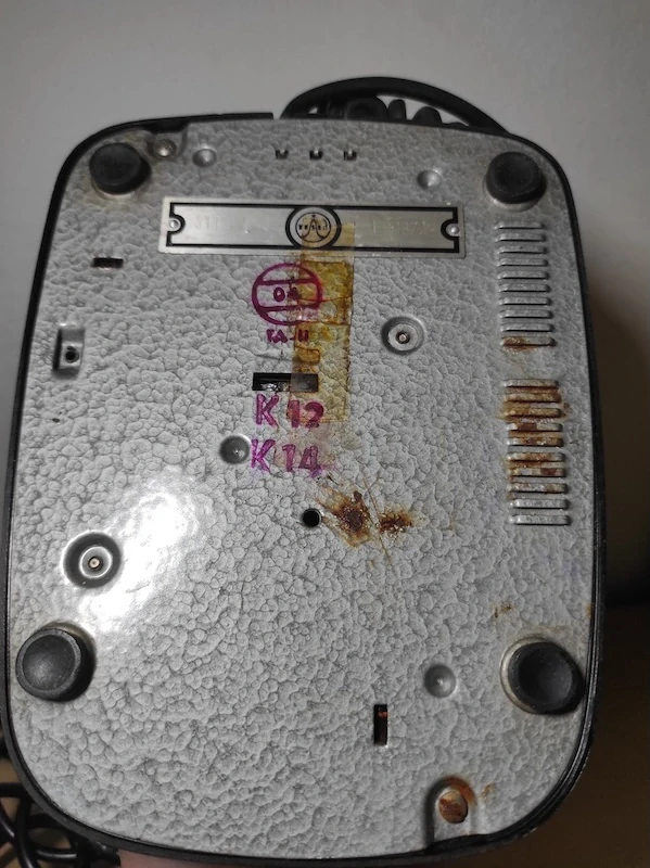 Starý bakelitový telefon - Tesla 