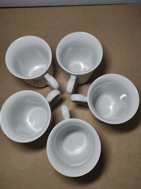 Porcelánové hrníčky Thun - jahůdky 