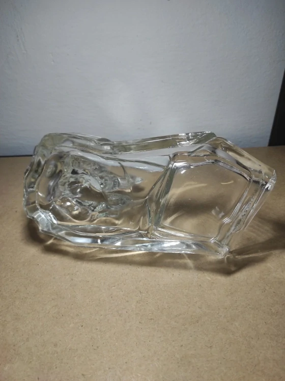 Skleněný popelník lední medvědi