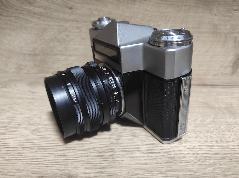 Starý fotoaparát ZENIT - E 