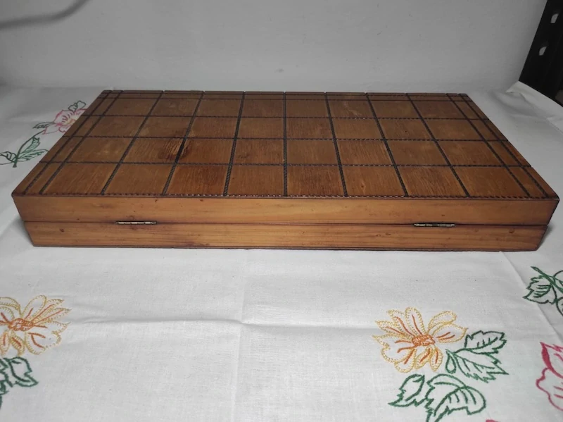 Staré dřevěné šachy 