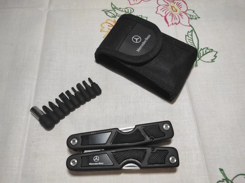Multifunkční nůž Mercedes