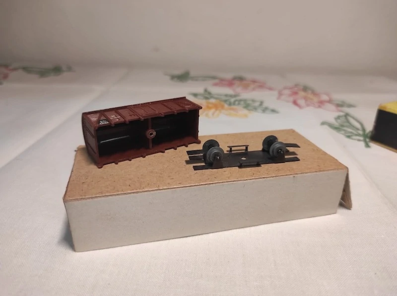 PIKO vláčky – 2 ks (poškozené)