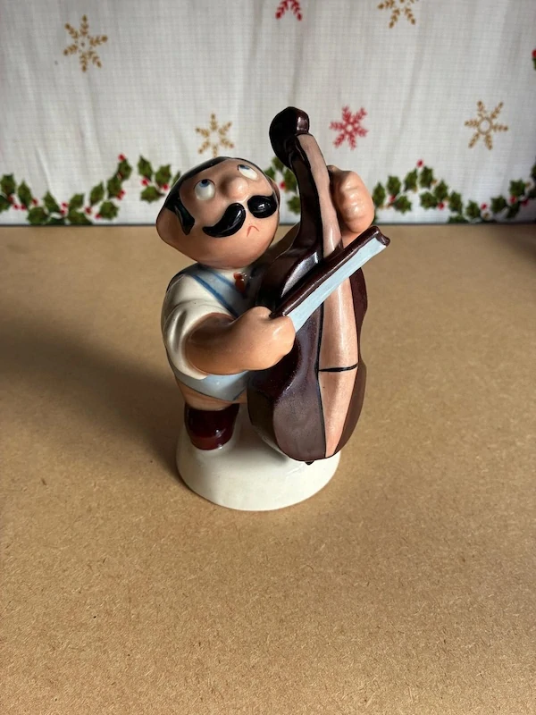 Porcelánová soška Muzikant – Royal Dux