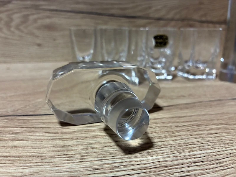 Elegantní skleněná karafa s panáky Bohemia Glass