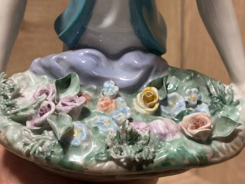 Porcelánová soška – zahradník