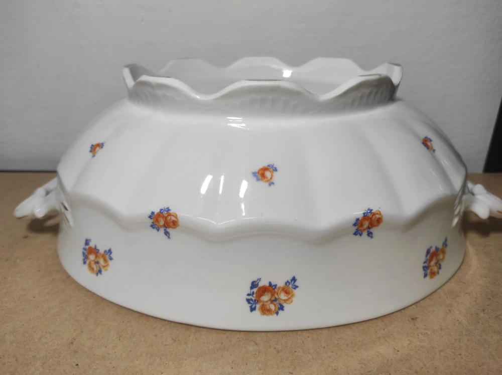 Starožitná terina - polévková mísa značeno