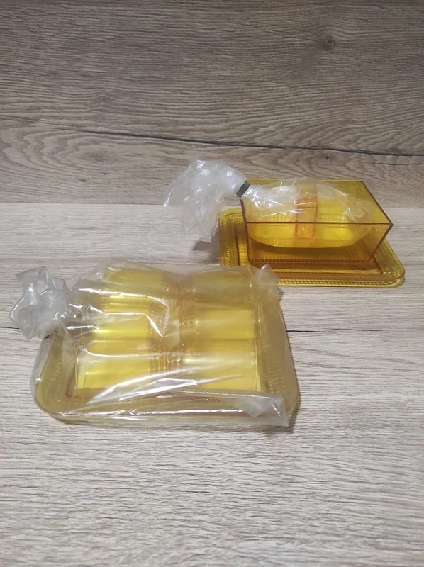 Retro plastová likérka, slánka, máslenka 