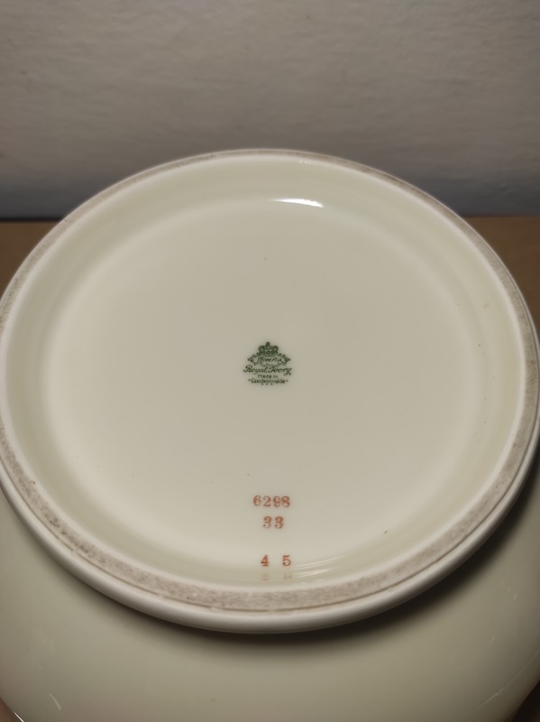 Starožitná terina - Royal Ivory 