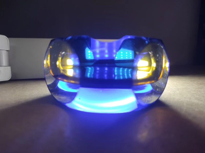 Autorský skleněný popelník