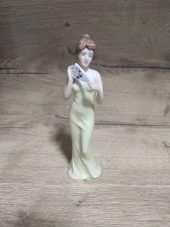  Porcelánová soška Royal Dux – Dáma s vějířem (návrh Fuksová)