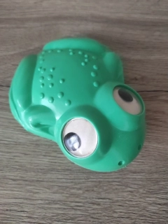 Retro plastová žába DRUŽSTVO SMĚR 