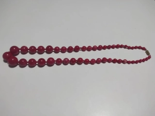 Retro dámský červený náhrdelník 